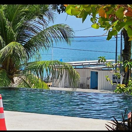 By The Sea Batu Ferringhi Beach Front Apartment Suite Екстер'єр фото