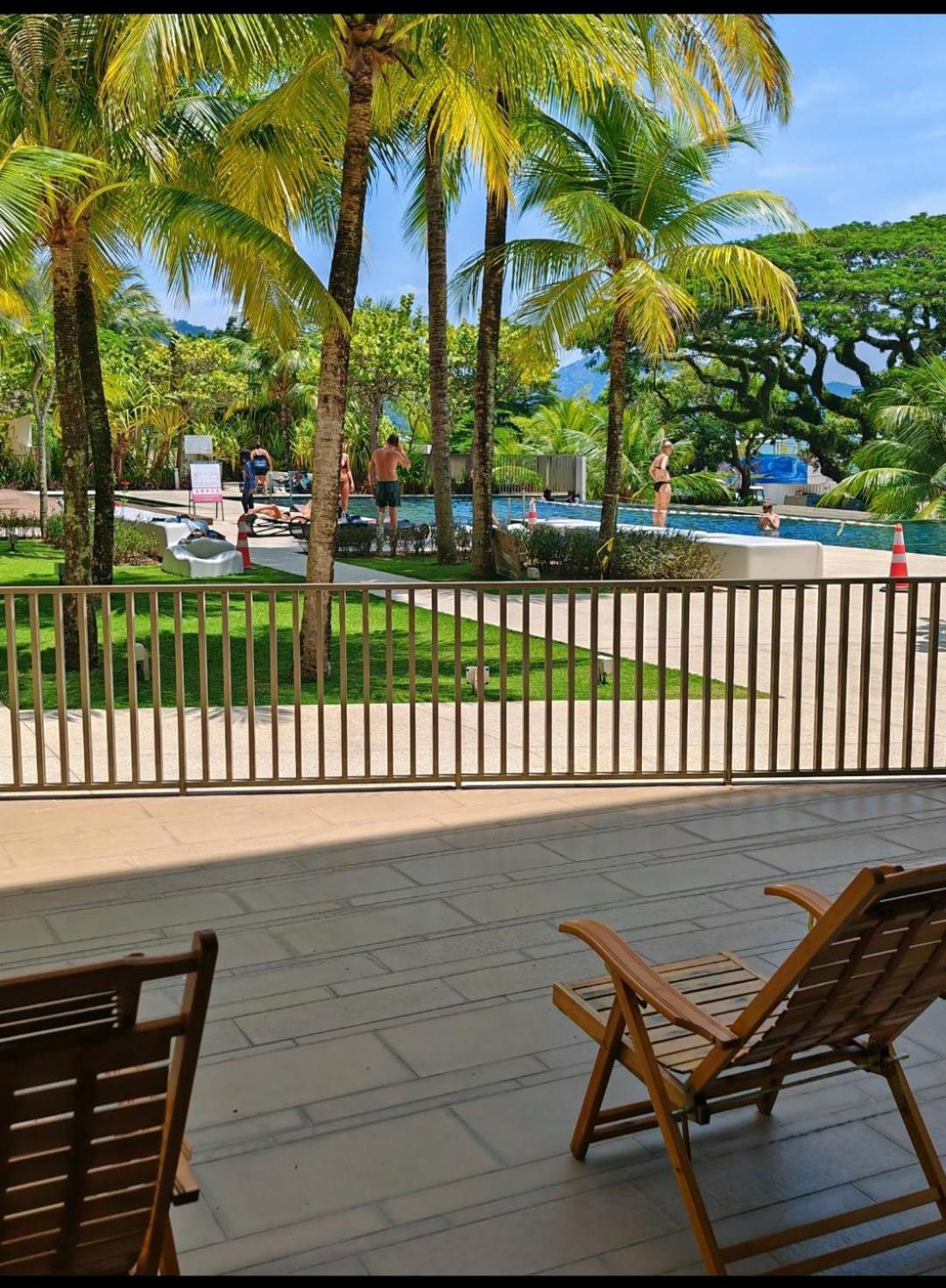 By The Sea Batu Ferringhi Beach Front Apartment Suite Екстер'єр фото